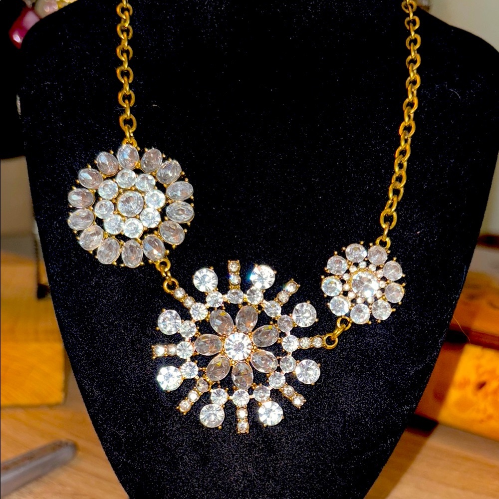 Gorgeous floral crystal statement, necklace, gold tone, vintage